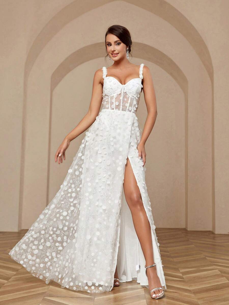 SHEIN Belle فستان ثلاثي الأبعاد ثلاثي الأبعاد راقي مع حزام الكتف الرفيع وخصر مطرز بالزهور ومزين بحبات البريق الجميلة، وخط الظهر له شريط يربط وسحاب بسحاب. فستان طويل مع قطعة قماش عريضة ذات شق عالي وتنورة بتصميم واسع على شكل حرف A. يمكن ارتداؤه في العشاء والحفلات وحفلات الزفاف. - أبيض - مشاهدة 1