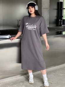 Dazy Petite Plus Kích thước lớn Lá thư In Thả vai Đầm - Xám - Xem 1