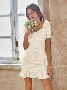 Aveloria فستان برقبة حبيبة وقصة مفرغة باللون الصلب مع حاشية بطيات