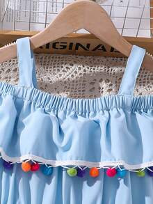 SHEIN Cô gái Tween Off-shoulder , Viền Ruffle , Đầy màu sắc Pom Pom Trang trí , Thắt lưng , Vá lại Đầm , Thích hợp Đối với Giải trí Kỳ nghỉ - Màu xanh lam - Xem 4