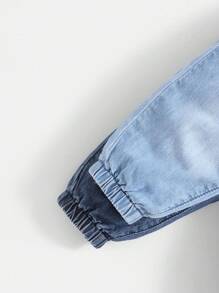 SHEIN Ensemble De 2 Pièces De Jeans En Denim Respirant Doux À La Mode Pour Bébé Garçon Lavés En Bleu Clair Et Foncé Pour Le Printemps Et L'été