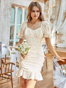 Aveloria فستان برقبة حبيبة وقصة مفرغة باللون الصلب مع حاشية بطيات