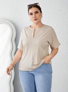 SHEIN Essnce 女士紋理面料加大碼短袖t卹,v領線條設計配空心剪裁 - 杏色 - 查看 3