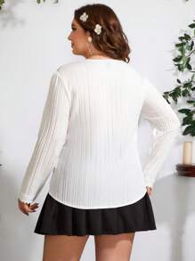Flirla Camisa de talla grande para mujer con textura lisa, cuello en V y mangas largas con encaje empalmado - Blanco - Ver 2