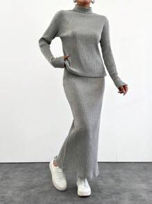 SHEIN Cottnline طقم مكون من قطعتين من تي شيرت وتنورة بأكمام طويلة ورقبة عالية وأكتاف منسدلة للسيدات - رمادي فاتح - مشاهدة 3