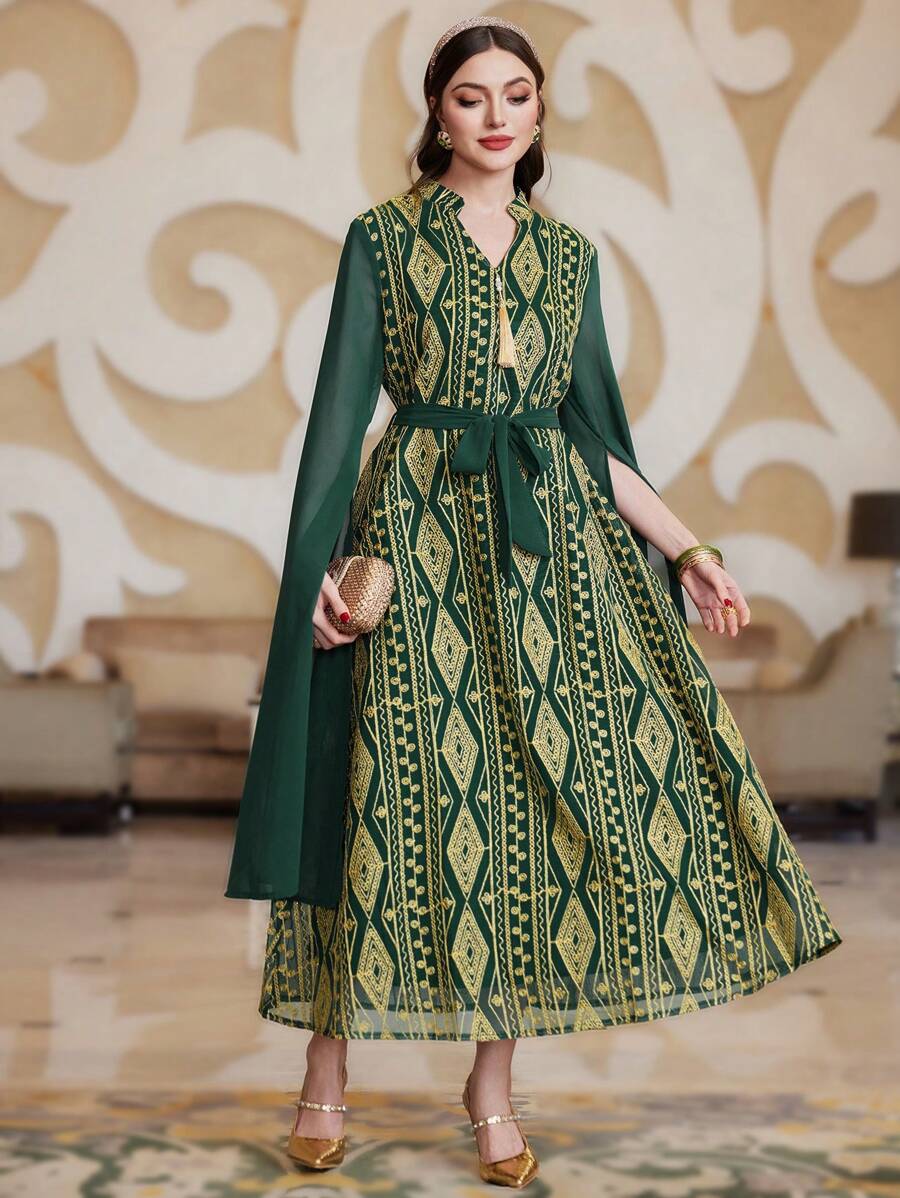 Layrah 全印花几何刺绣斗篷袖腰带长袍连衣裙，带缺口领口，优雅奢华晚会风格 - 綠色 - 查看 1