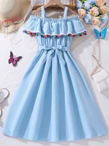 SHEIN Cô gái Tween Off-shoulder , Viền Ruffle , Đầy màu sắc Pom Pom Trang trí , Thắt lưng , Vá lại Đầm , Thích hợp Đối với Giải trí Kỳ nghỉ - Màu xanh lam - Xem 1