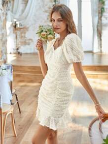 Aveloria فستان برقبة حبيبة وقصة مفرغة باللون الصلب مع حاشية بطيات