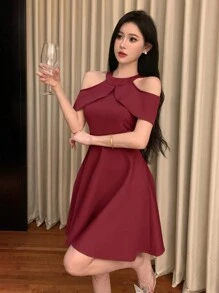 DAZY Đầm dạ hội màu trơn hở vai cổ bẻ bó eo - Màu Đỏ Sâu - Xem 3