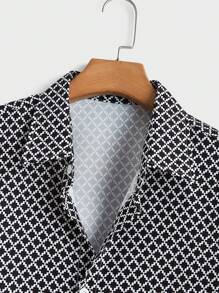 Manfinity Homme 男士幾何圖案短袖襯衫，扣緊圖案格紋工作或休閒裝 - 黑與白 - 查看 3