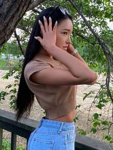 DAZY 女裝實色短款針織上衣,配腰帶和翻領 - 卡其色 - 查看 7