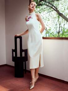 MOTF PREMIUM 刺繡花卉紋路圓領收褶洋裝 - 白色 - 查看 9