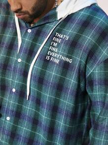 Manfinity VCAY Camisa De Manga Larga Con Capucha Y Cordón Con Bloques De Colores De Talla Grande Para Hombre, Con Estampado A Cuadros Y Lema - Verde - Ver 5