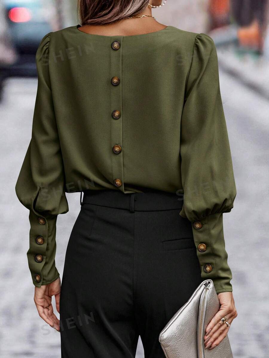 EMERY ROSE Blusa unicolor con botón trasero - Verde militar - Ver 1