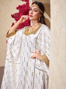 Al Najma 女式蝙蝠袖卡夫坦连衣裙，饰有金箔印花和编织丝带拼布，端庄大方 - 白色 - 查看 6