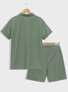 RueChic Conjunto De Camisa De Manga Corta Y Pantalon Corto Con Bordado De Corona Para Hombre