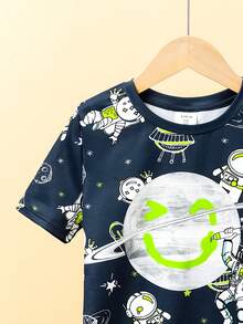 SHEIN Tween男童休閒圓領太空人圖案短袖t恤和短褲緊身家居服套裝 - 寶藍色 - 查看 5