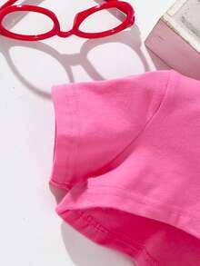 Bộ 3 món cho bé gái gồm áo croptop thể thao thời trang, áo hai dây in kỹ thuật số và chân váy in chữ. - Nhiều màu - Xem 6