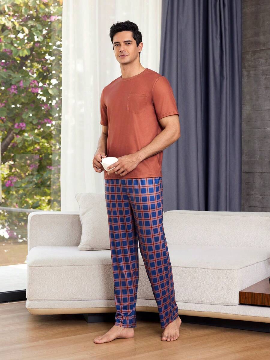 Conjunto De Camiseta De Manga Corta De Color Sólido Para Hombre Y Pantalones Largos A Cuadros Para Uso Doméstico