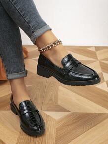 2025年秋季女士休闲圆头厚底乐福鞋，平底鞋