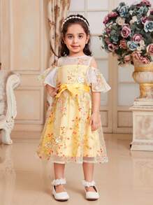SHEIN Vestido De Media Longitud De Hombro Frío Con Cuello Redondeado Y Lindo Bordado De Flores Y Mangas Con Volantes Para Niña - Amarillo - Ver 6