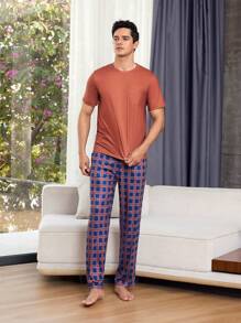 Conjunto De Camiseta De Manga Corta De Color Sólido Para Hombre Y Pantalones Largos A Cuadros Para Uso Doméstico
