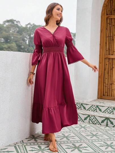 Mulvari Vestido árabe para mujer con mangas trompeta fruncidas en la cintura, con encaje de contraste en color rojo burdeos