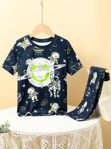 SHEIN Tween男童休閒圓領太空人圖案短袖t恤和短褲緊身家居服套裝 - 寶藍色 - 查看 1