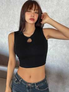 DAZY 女士圓領中空剪裁短肚兜上衣,鈕扣設計 - 黑色 - 查看 4