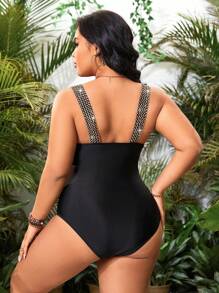 SHEIN Swim Curve 大尺寸合身一件式泳衣,帶有褶皺和編織設計細節 - 黑色 - 查看 2