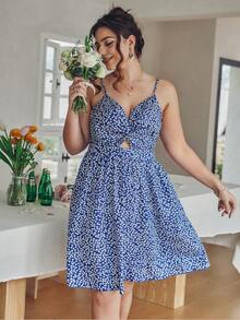 SHEIN Franclia Plus Size Hollow Out Twist-Front Ditsy In hoa Cami Dress với hoa văn tinh tế - Màu xanh lam - Xem 5