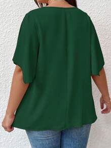 SHEIN LUNE Blusa de cuello en V de manga con mariposa de unicolor talla grande - Verde Oscuro - Ver 2