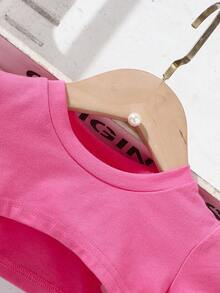 Bộ 3 món cho bé gái gồm áo croptop thể thao thời trang, áo hai dây in kỹ thuật số và chân váy in chữ. - Nhiều màu - Xem 5