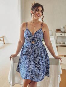 SHEIN Franclia Plus Size Hollow Out Twist-Front Ditsy In hoa Cami Dress với hoa văn tinh tế - Màu xanh lam - Xem 3