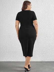 SHEIN Privé 大尺碼女士優雅緊身短袖連身裙,金屬鈕扣裝飾 - 黑色 - 查看 2