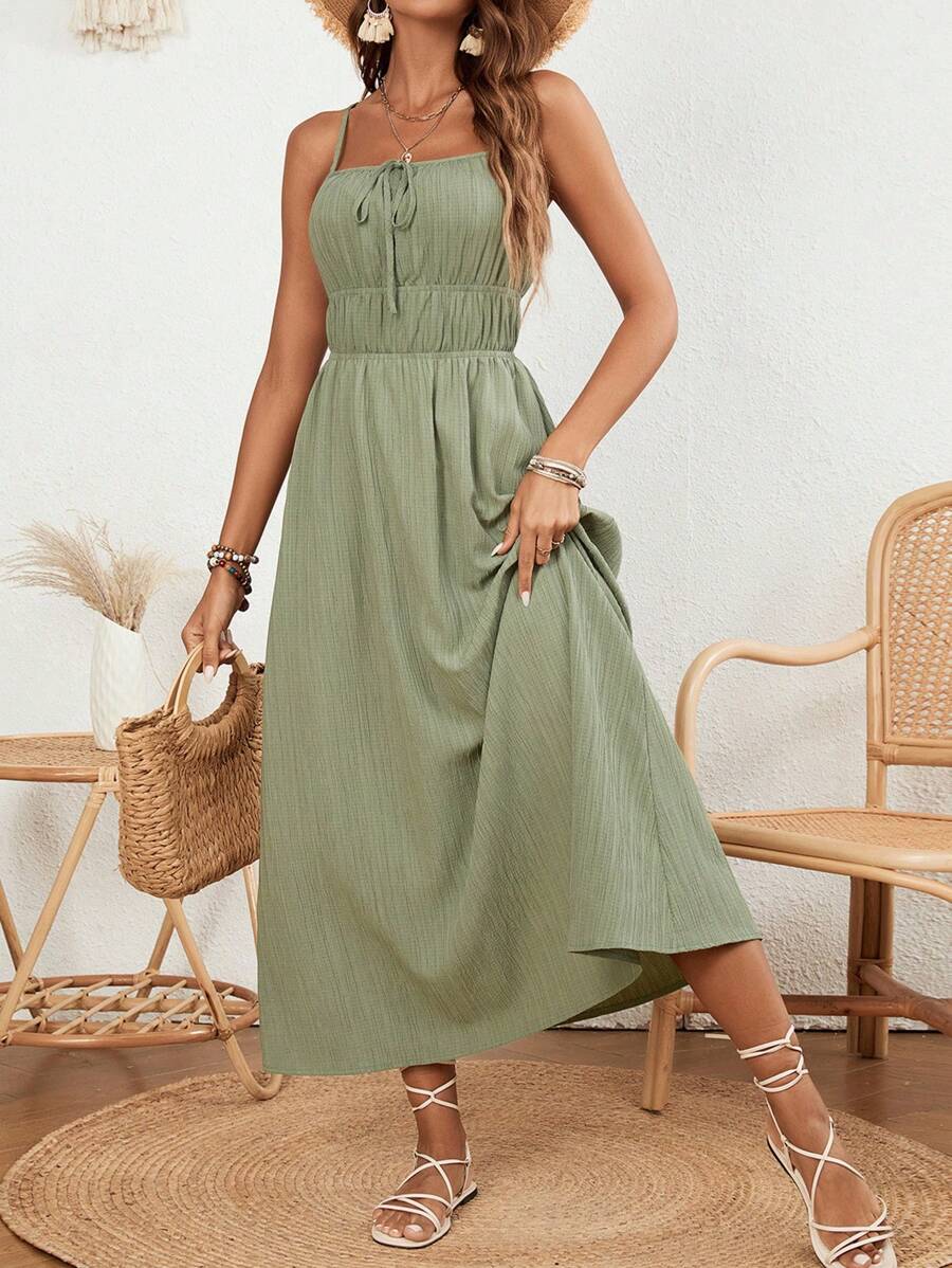 SHEIN VCAY 女士純色褶皺前面帶前綁結的肩帶連衣裙 - 綠色 - 查看 1
