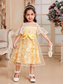 SHEIN Vestido De Media Longitud De Hombro Frío Con Cuello Redondeado Y Lindo Bordado De Flores Y Mangas Con Volantes Para Niña - Amarillo - Ver 3