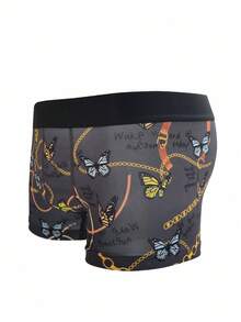 ملابس داخلية قصيرة للرجال مع نمط فراشة مطبوع عليها وحزام خصر مطبوع بحروف وزخرفة سلسلة - الأسود - مشاهدة 3