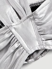 SHEIN ICON 女性Y2K性感金屬質感修身極短款露腹背心，夏季必備 - 銀色 - 查看 4