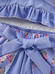 SHEIN Ensemble deux pièces avec camisole imprimée florale de vacances et shorts décorés de papillons pour jeune fille