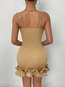 Chiquease Màu thuần Váy bodycon Với Xù Hoa Sen Và Dây đai mỏng - Màu Khaki - Xem 2