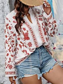 SHEIN Holidaya 大尺碼隨機印花凹口領襯衫 - 紅色 - 查看 3