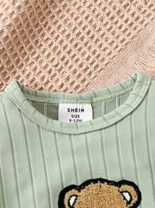SHEIN مجموعة سهلة للرضع تتضمن قميصاً على شكل دب كرتوني مع ربطة شعر وبنطالاً طويلاً مزين بنفس الرسمة، تناسب مريح، للإرتداء في المنزل
