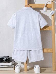 SHEIN Tween男孩鬆身休閒針織純色短袖polo衫和短褲2件套裝 - 灰色 - 查看 2