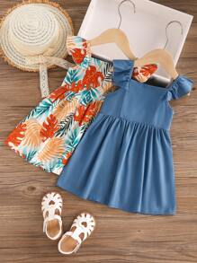 SHEIN Vintaside Kids Juego de 2 vestidos para niña pequeña, de moda con estampado de hojas, detalles de botones y ribetes de volantes sin mangas y vestido sólido para vacaciones de verano - Multicolor - Ver 2