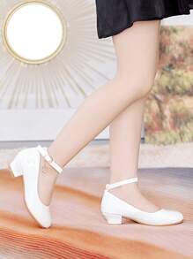 女童戶外派對連身裙搭配白色兒童高跟鞋