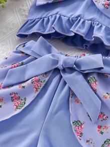 SHEIN Ensemble deux pièces avec camisole imprimée florale de vacances et shorts décorés de papillons pour jeune fille