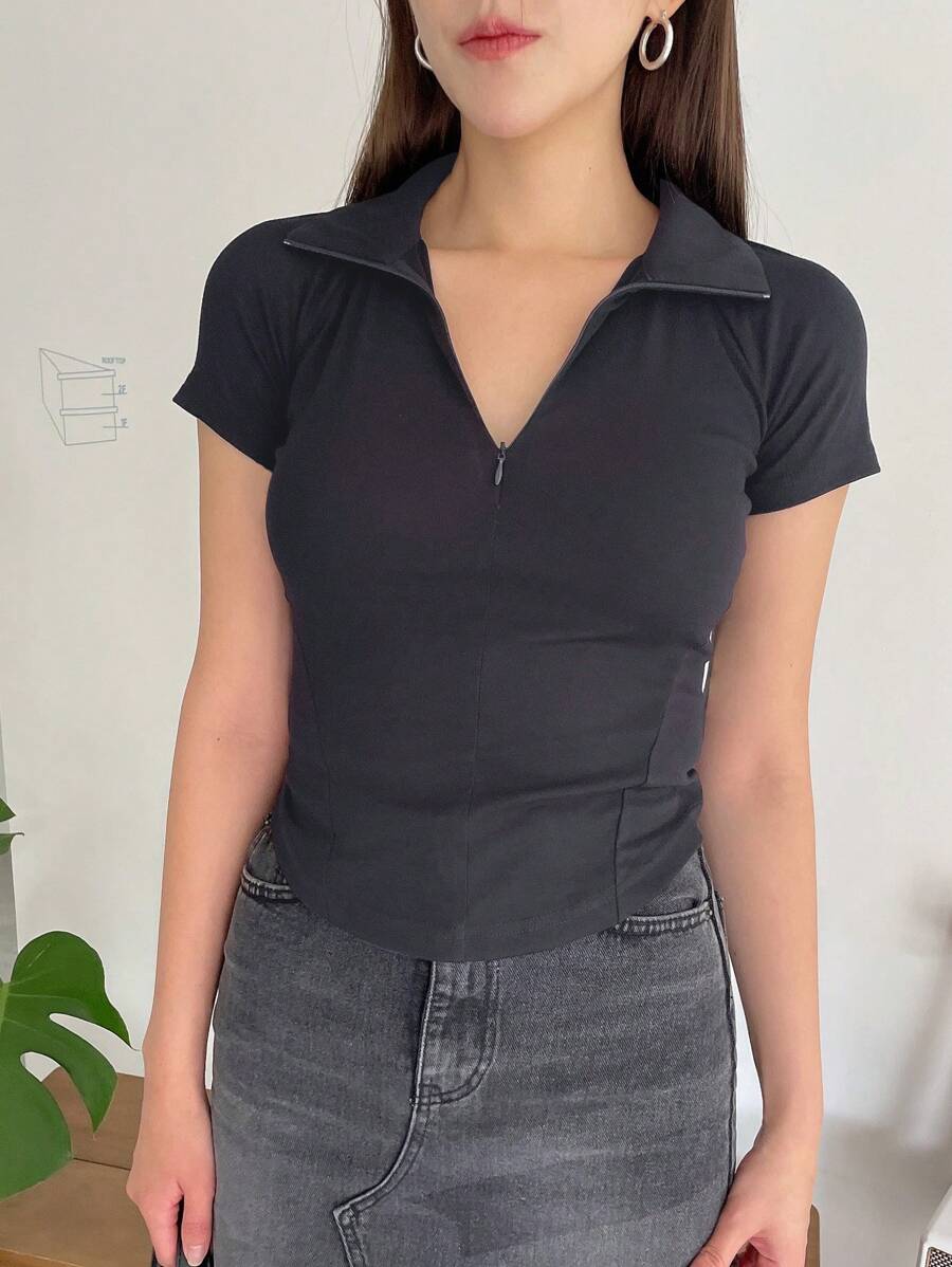DAZY Màu thuần Viền bất đối xứng Ngắn tay Áo thun Với Tay Raglan - Xám - Xem 1