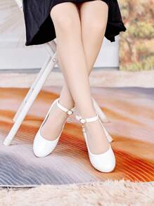 女童戶外派對連身裙搭配白色兒童高跟鞋