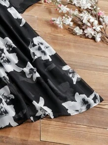 EMERY ROSE Conjunto de dos piezas con estampado floral para tallas grandes - Blanco y Negro - Ver 3